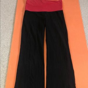 Pink Victoria’s Secret yoga pants